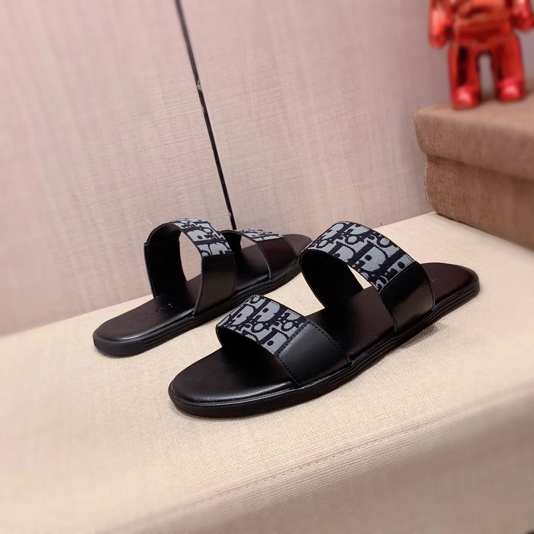Slippers: New model: Factory price 220 🎩🎩🔥🔥《Dior* 》【High·Version】Series of slippers, top purchasing agent🔍🔍Men's 2020 counters are on sale at the same time, imported from Italy, original selected cowhide, exquisite workmanship,), sole: (super comfortable) original factory special supply Original sole, ⚠️Exclusive double-layer movable molded sole, super comfortable⚠️, real shot 🎬The real thing is more beautiful🔍🔍original quality, you can go in and out of the counter at will, 266 positive code 38-44, long-term availability